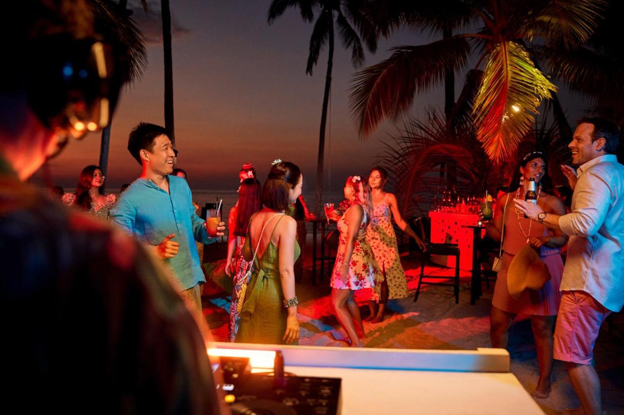 Robinson Khao Lak Hotel Bagian luar foto